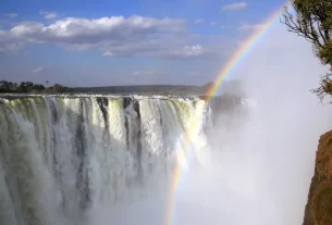 Arco-íris nas Cataratas de Vitória