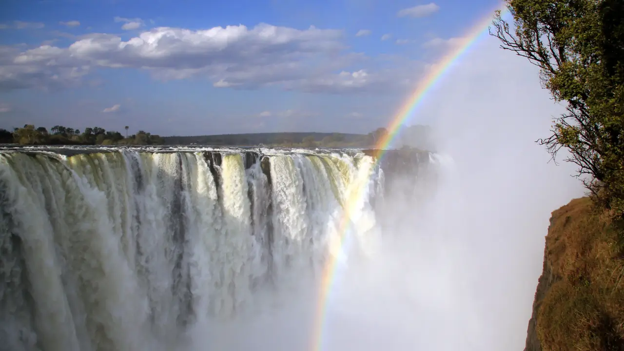 Arco-íris nas Cataratas de Vitória