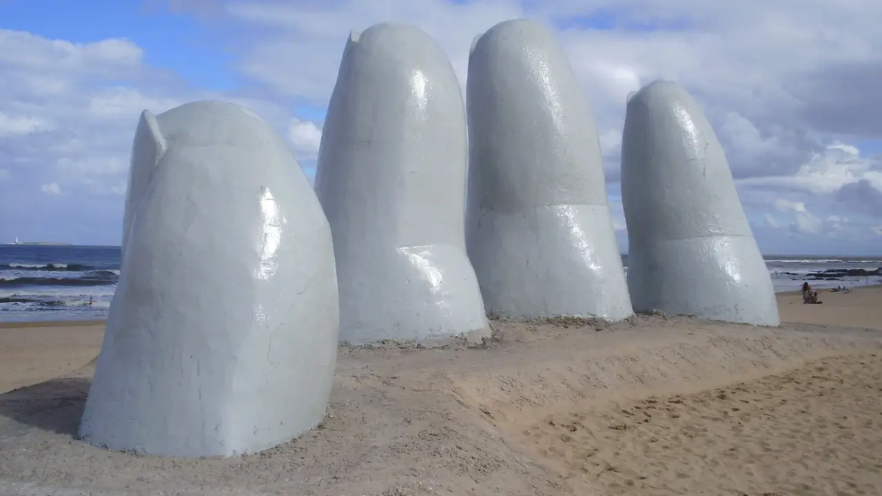 Escultura de La Mano