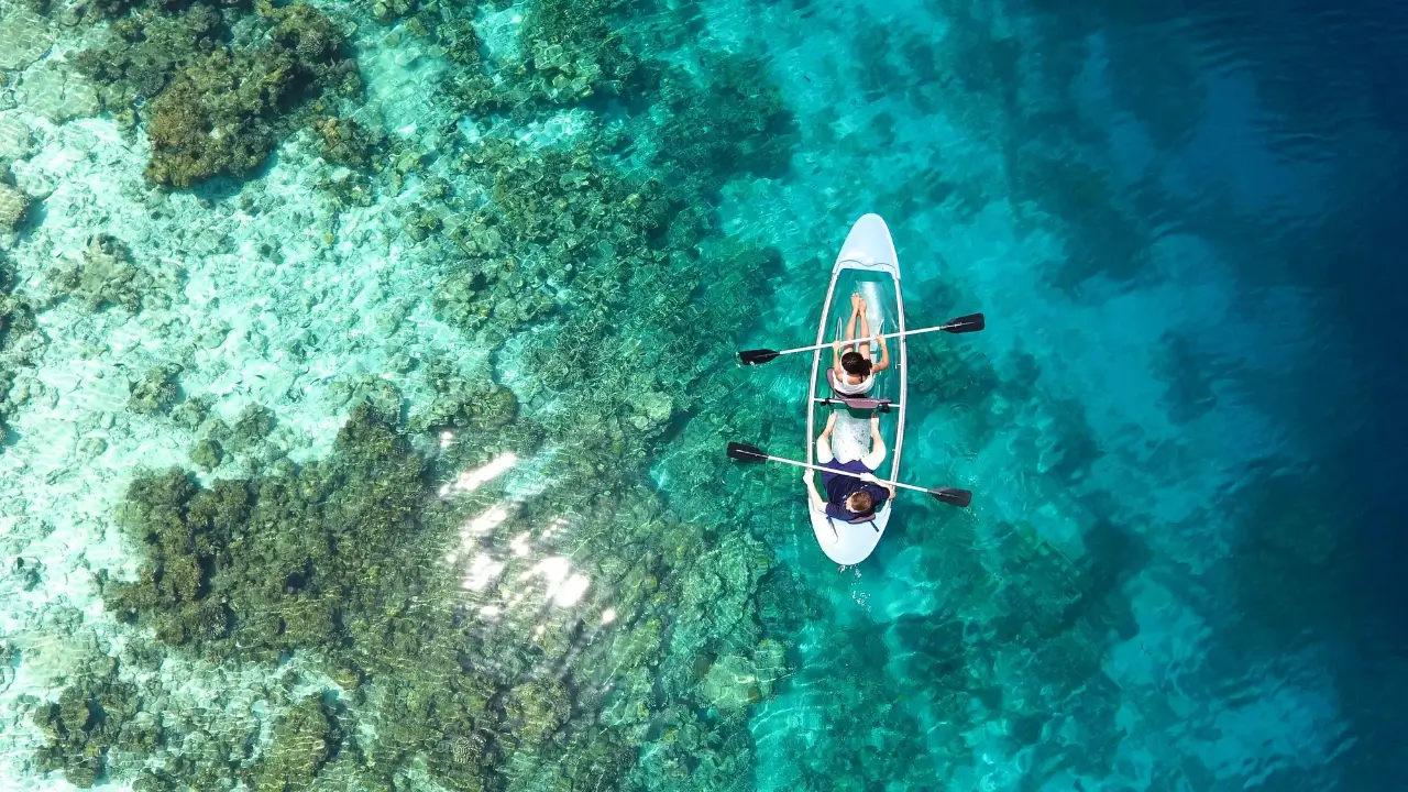 Passeio de caiaque transparente em Moorea