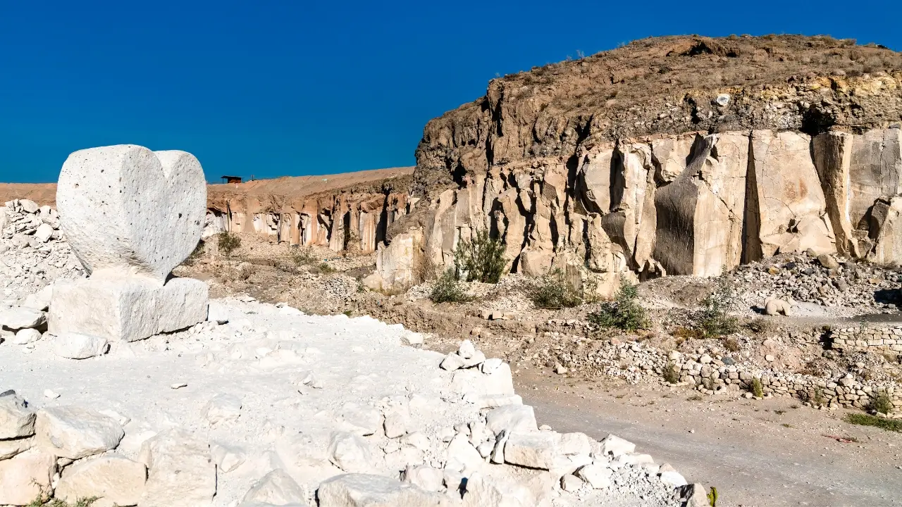 Pedreiras de Sillar, extração de rocha vulcânica em Arequipa, Peru