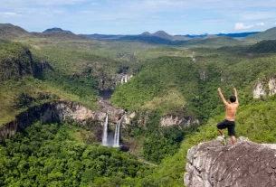 Pessoa no mirante na Chapada dos Veadeiros