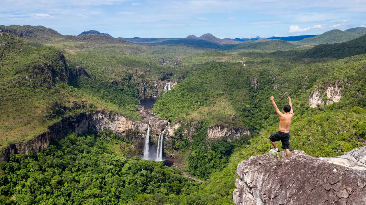 Pessoa no mirante na Chapada dos Veadeiros