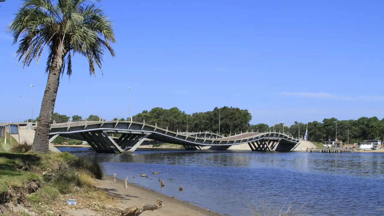 Puente de la Barra em Punta del Este