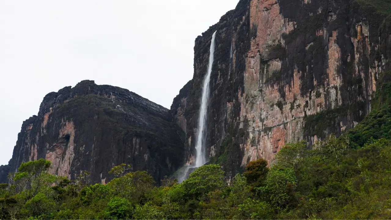 Salto Kukenán (Visão ao Longe)