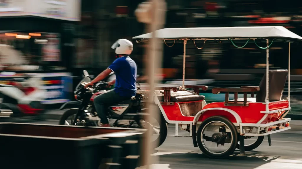 Tuk-tuk, transporte no Camboja