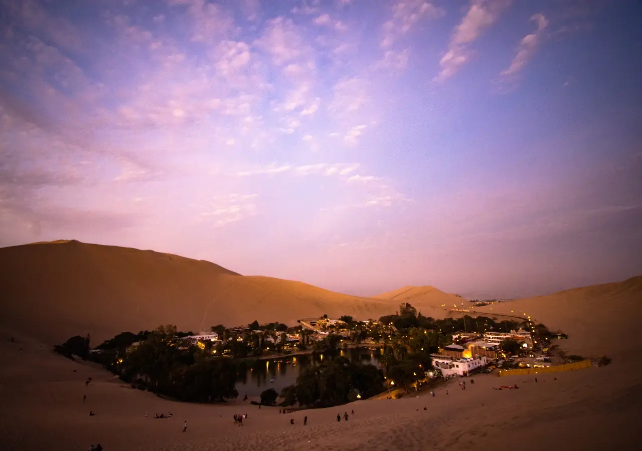 Pôr do sol no oásis de Huacachina